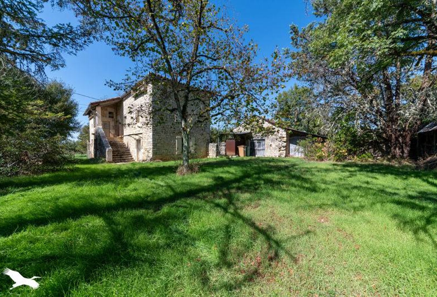 Maison en pierre de 4 pièces principales — photo 1