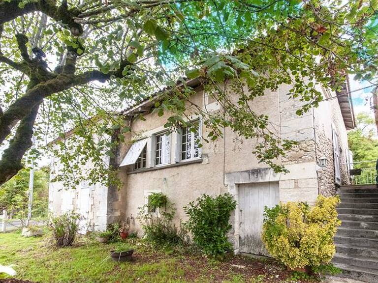 Maison en pierre de 4 pièces principales — photo 1
