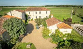 Maison 10 Pièces 305 m² à vendre à Landrais (17290)