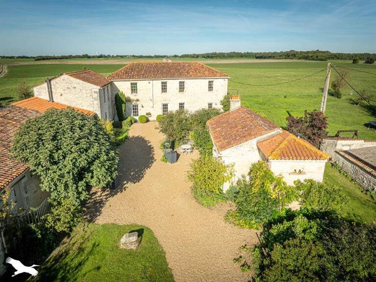 Maison en pierre de 10 pièces principales — photo 1