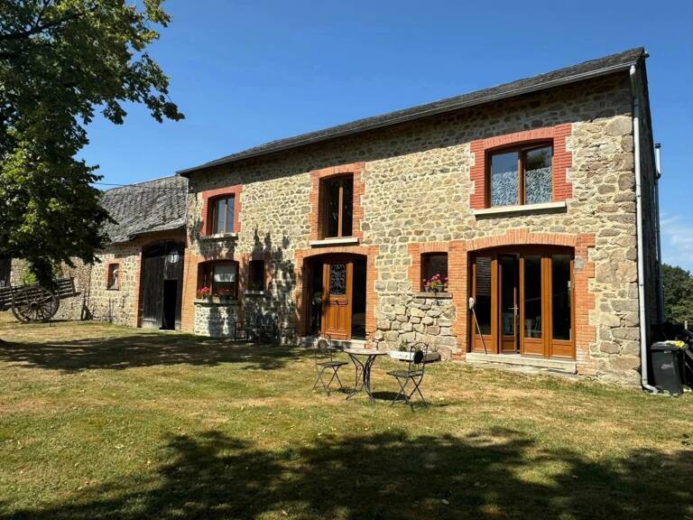 À vendre Maison haut de gamme avec piscine à St-Priest-la-Plaine - 23 — photo 1