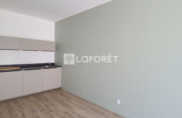A LOUER - Local professionnel 17m² entièrement refait à neuf - Saint Forgeux — photo 3