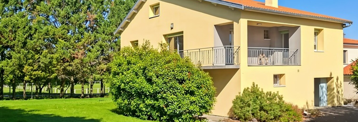 Maison 8 Pièces 142 m² à vendre à La Sauvetat (63730)