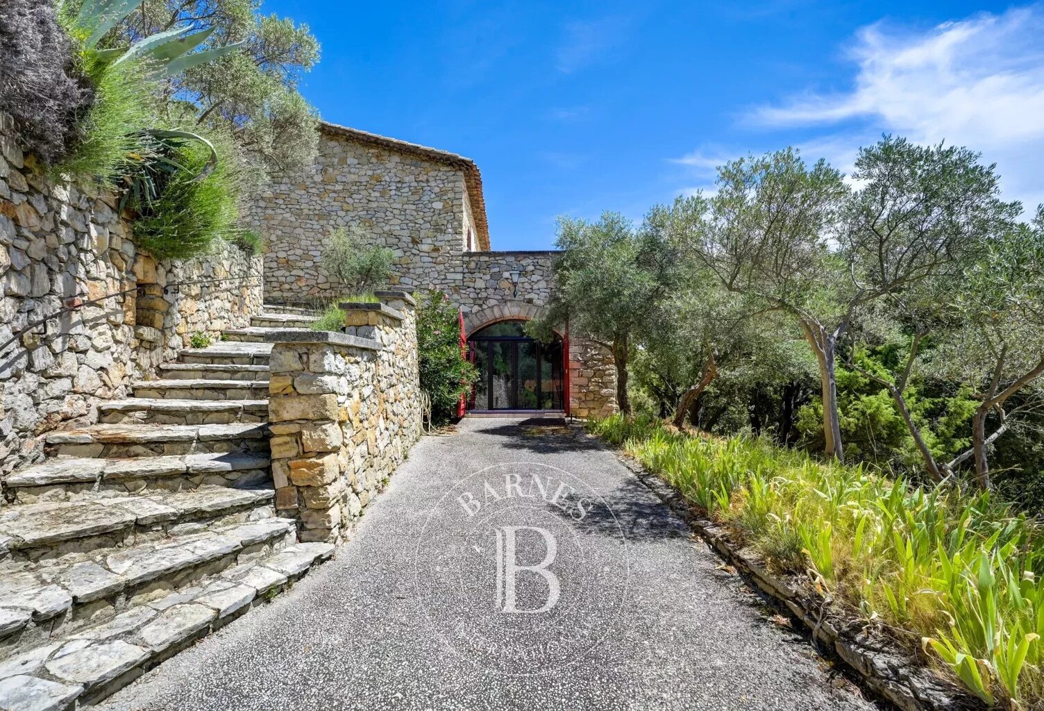 AIX-EN-PROVENCE – MAISON 286 M² – 6 CHAMBRES – PISCINE – VUE PAN — photo 1