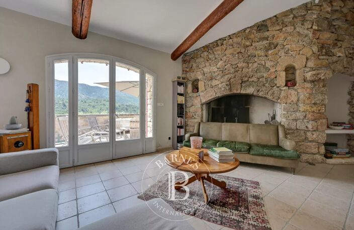 AIX-EN-PROVENCE – MAISON 286 M² – 6 CHAMBRES – PISCINE – VUE PAN — photo 4