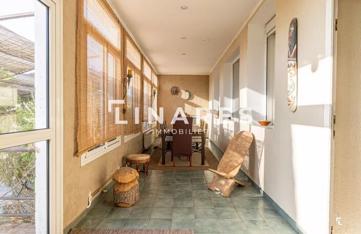 L'ACCUEILLANT - Rez de jardin T5 de 217m² - Cuisine d'été - Dépe — photo 2
