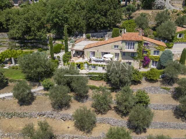 Charmante bastide avec vue imprenable – Tourrettes-sur-Loup — photo du bien