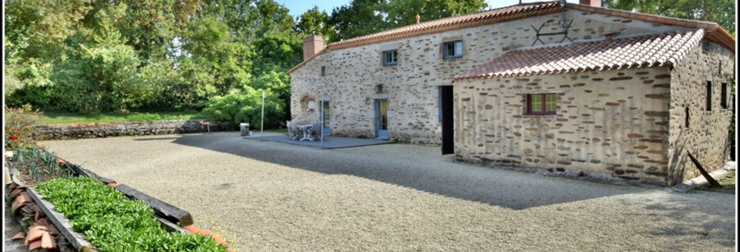 Maison 6 Pièces 450 m² à vendre à Chavagnes-en-Paillers (85250)