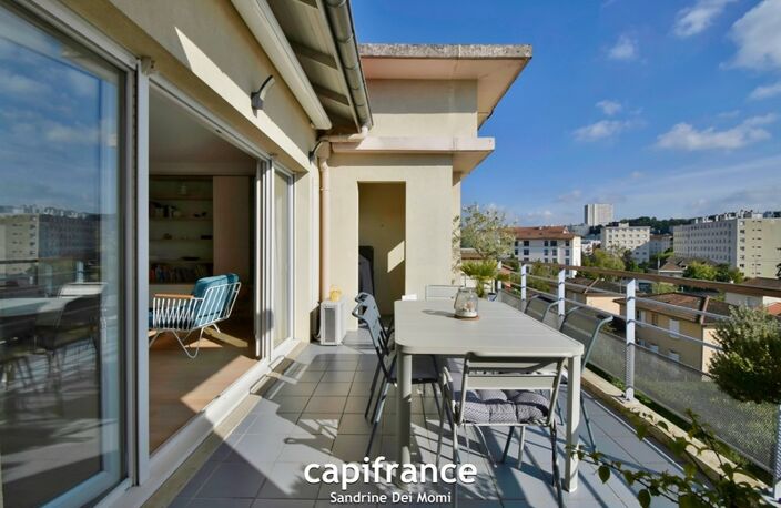 Tassin la demi lune - Appartement T4 de 101m² avec terrasse de 18m² avec garage de 43m² et place de stationnement — photo 2