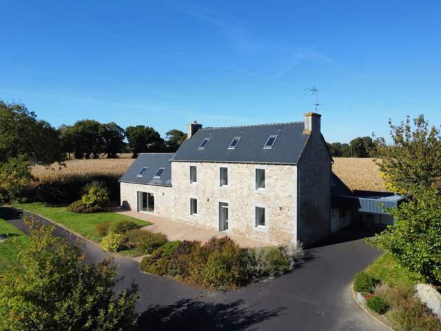 Maison en pierres 10 pièces + Hangar de stockage, proche Lannion — photo du bien