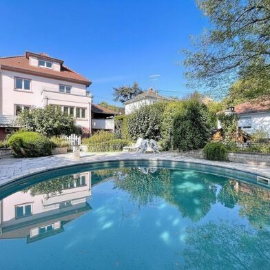 Maison 8 pièces 400000 €