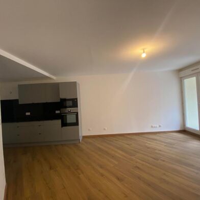 Appartement 4 pièces 995 €