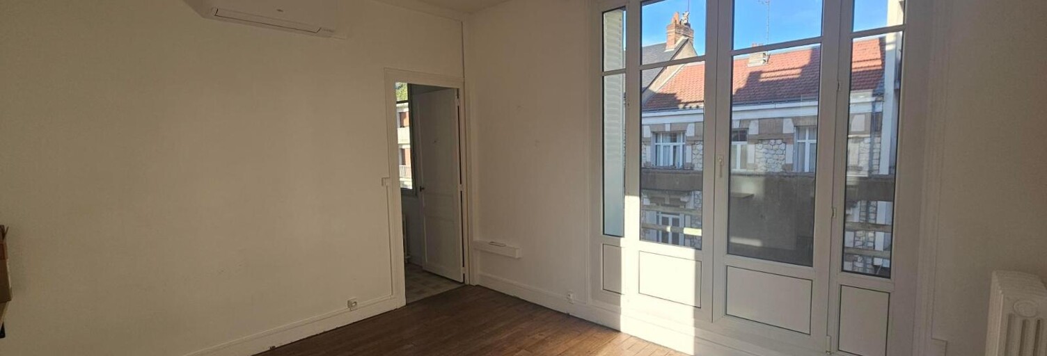 Bureau  79 m² à louer à Tours (37000)