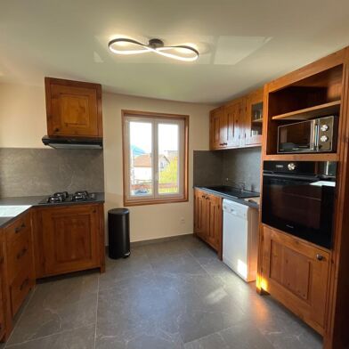 Appartement 3 pièces 894 €