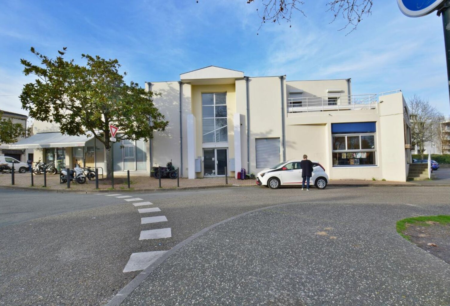 INVESTISSEMENT PATRIMONIAL D’EXCEPTION – IMMEUBLE MIXTE – BÈGLES CŒUR DE VILLE — photo 1