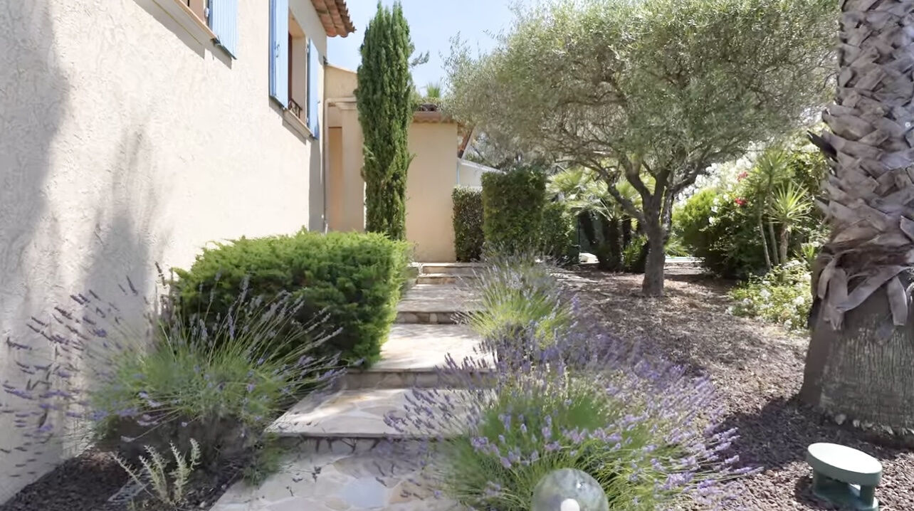 Villa / Maison  T5 à vendre Saint-Raphaël 83700