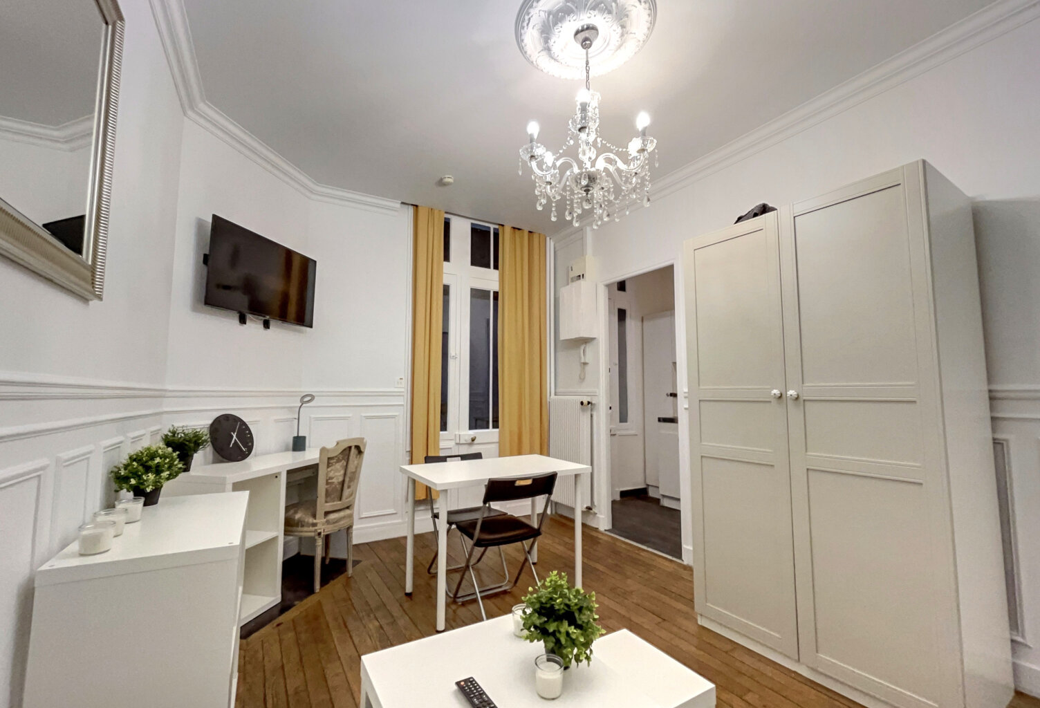 REIMS HYPERCENTRE STUDIO MEUBLE TOUT COMPRIS — photo 1