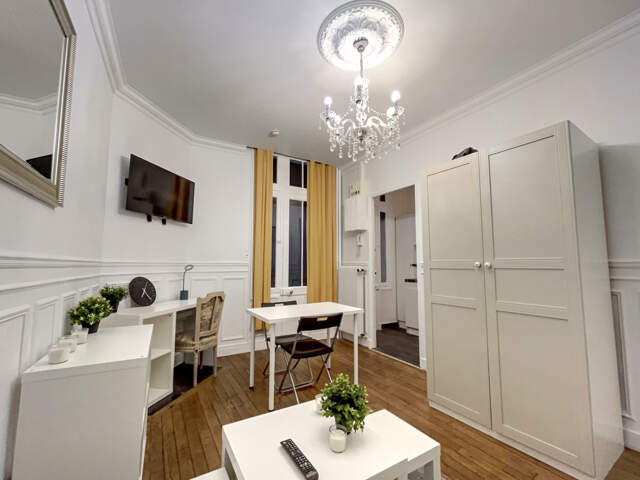 REIMS HYPERCENTRE STUDIO MEUBLE TOUT COMPRIS — photo du bien