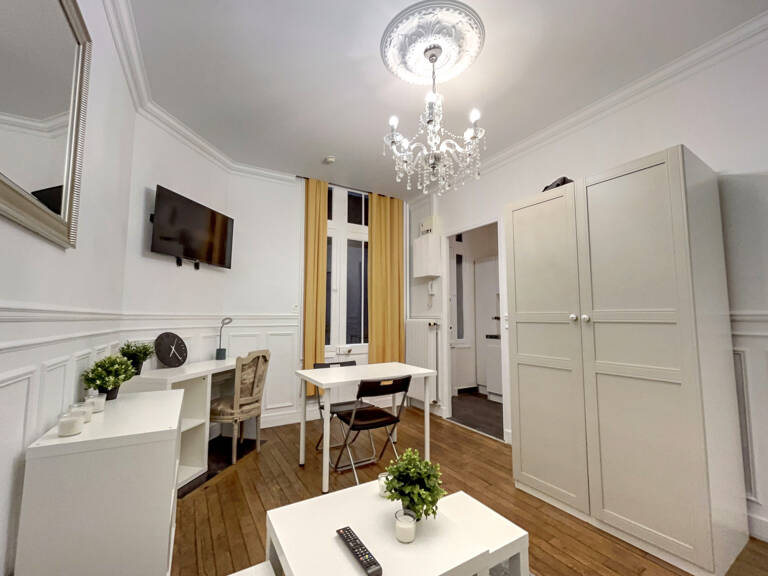 REIMS HYPERCENTRE STUDIO MEUBLE TOUT COMPRIS — photo 1
