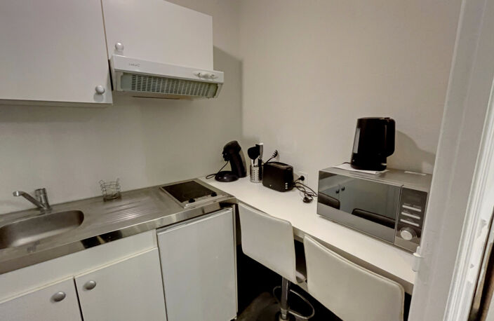 REIMS HYPERCENTRE STUDIO MEUBLE TOUT COMPRIS — photo 5