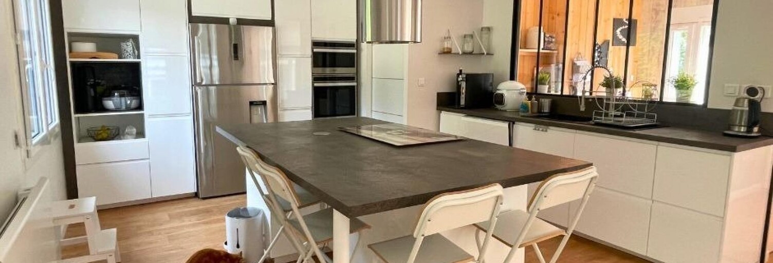 Maison 10 Pièces 182 m² à vendre à Aydat (63970)