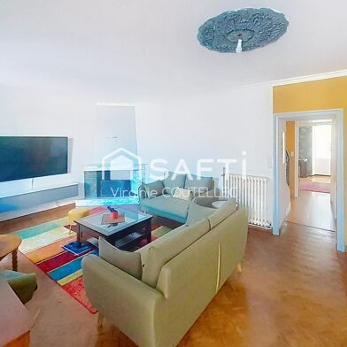 Appartement 6 pièces 233900 €