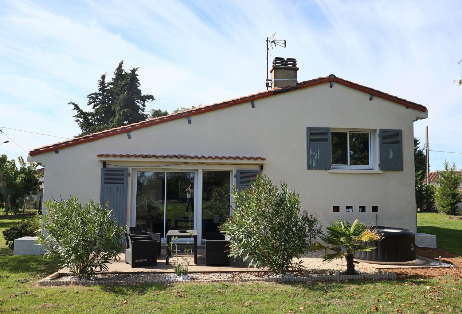 Maison 2 chambres avec garage et atelier sur terrain de 1700m2 — photo 1