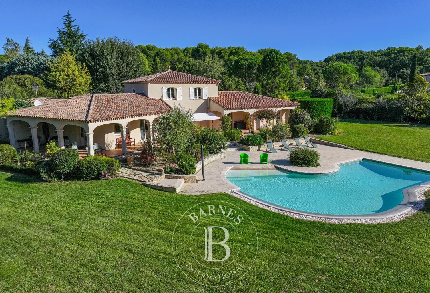 AIX-EN-PROVENCE NORD – MAISON 5 CHAMBRES – BUREAU – TERRAIN 1 HA — photo 1