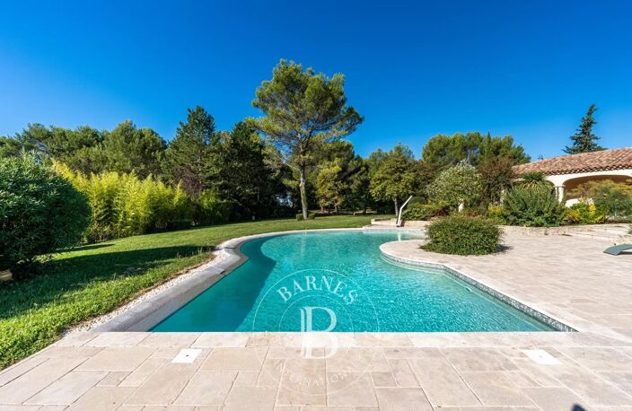 AIX-EN-PROVENCE NORD – MAISON 5 CHAMBRES – BUREAU – TERRAIN 1 HA — photo 2