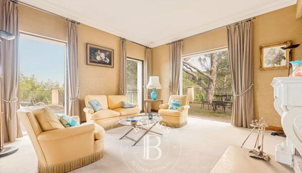 Villa / Maison 15 pièces  à vendre Aix-en-Provence 13100