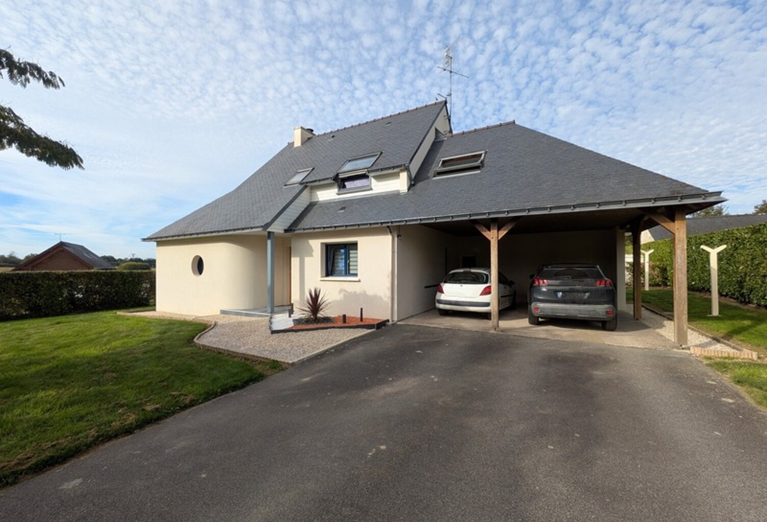 LOCMALO MAISON RÉCENTE AVEC VIE DE PLAIN PIED DE 5 PIÈCES 130 M² PARCELLE DE 2000M² CLÔTURÉE — photo 1