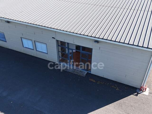 Local commercial de 250 m² avec grande visibilité zone commerciale N°1 – Chasseneuil-du-Poitou (86360) — photo du bien