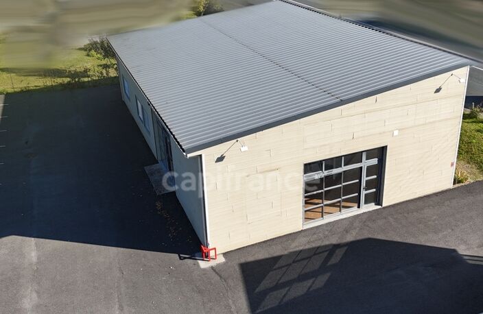 Local commercial de 250 m² avec grande visibilité zone commerciale N°1 – Chasseneuil-du-Poitou (86360) — photo 2