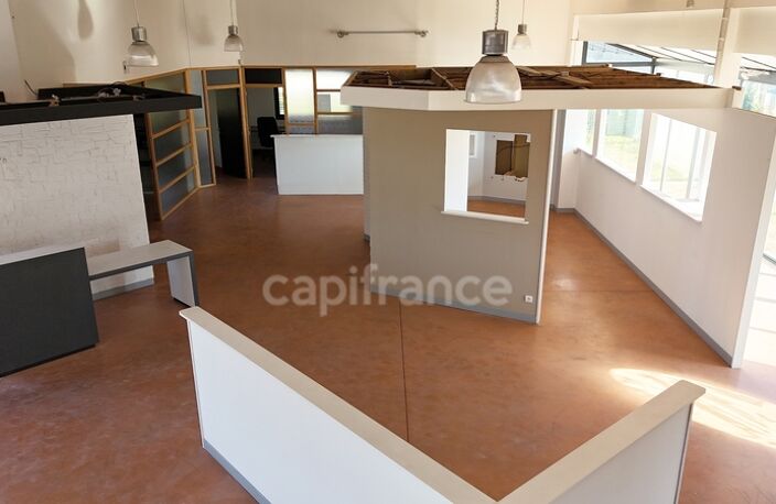 Local commercial de 250 m² avec grande visibilité zone commerciale N°1 – Chasseneuil-du-Poitou (86360) — photo 3
