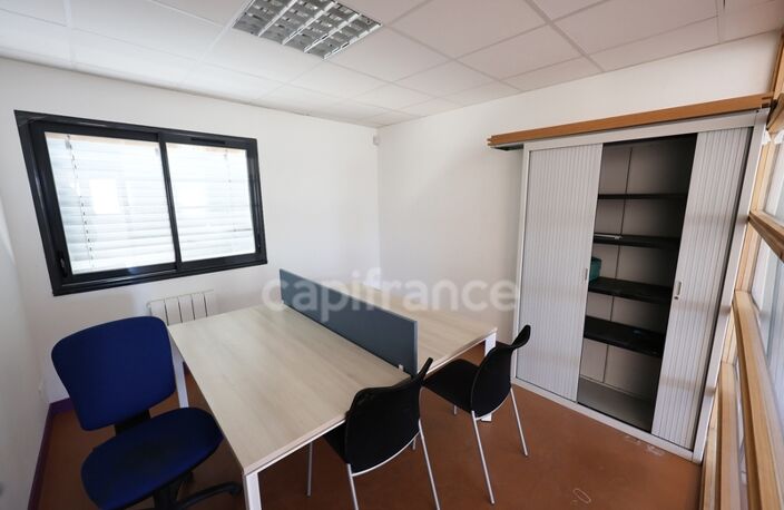 Local commercial de 250 m² avec grande visibilité zone commerciale N°1 – Chasseneuil-du-Poitou (86360) — photo 5