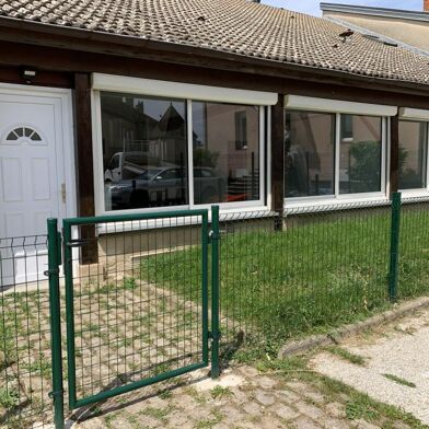 Appartement 3 pièces 745 €