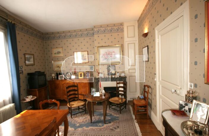 Rare ! Saumur-centre, élégante maison de maître de 202 m2 all — photo 5