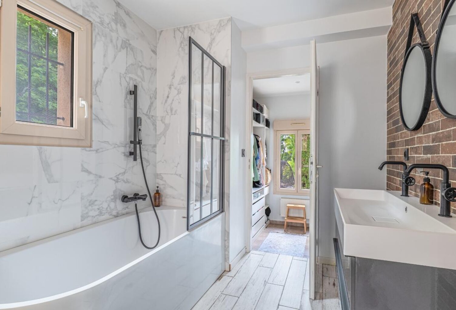 69110 SAINT FOY LES LYON - MAISON + APPARTEMENT INDEPENDANT- PISCINE - GARAGE - JARDIN - VUE PANORAMIQUE - PROCHE DES COMMODITES - CALME — photo 1