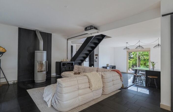 69110 SAINT FOY LES LYON - MAISON + APPARTEMENT INDEPENDANT- PISCINE - GARAGE - JARDIN - VUE PANORAMIQUE - PROCHE DES COMMODITES - CALME — photo 3