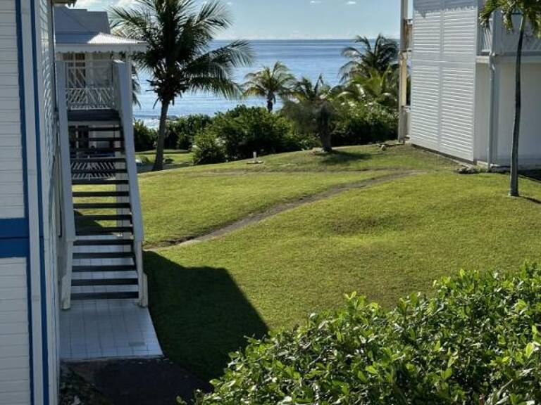 Vue mer, calme et confort: votre studio équipé dans résidence recherchée St François 156 000 euros — photo 1