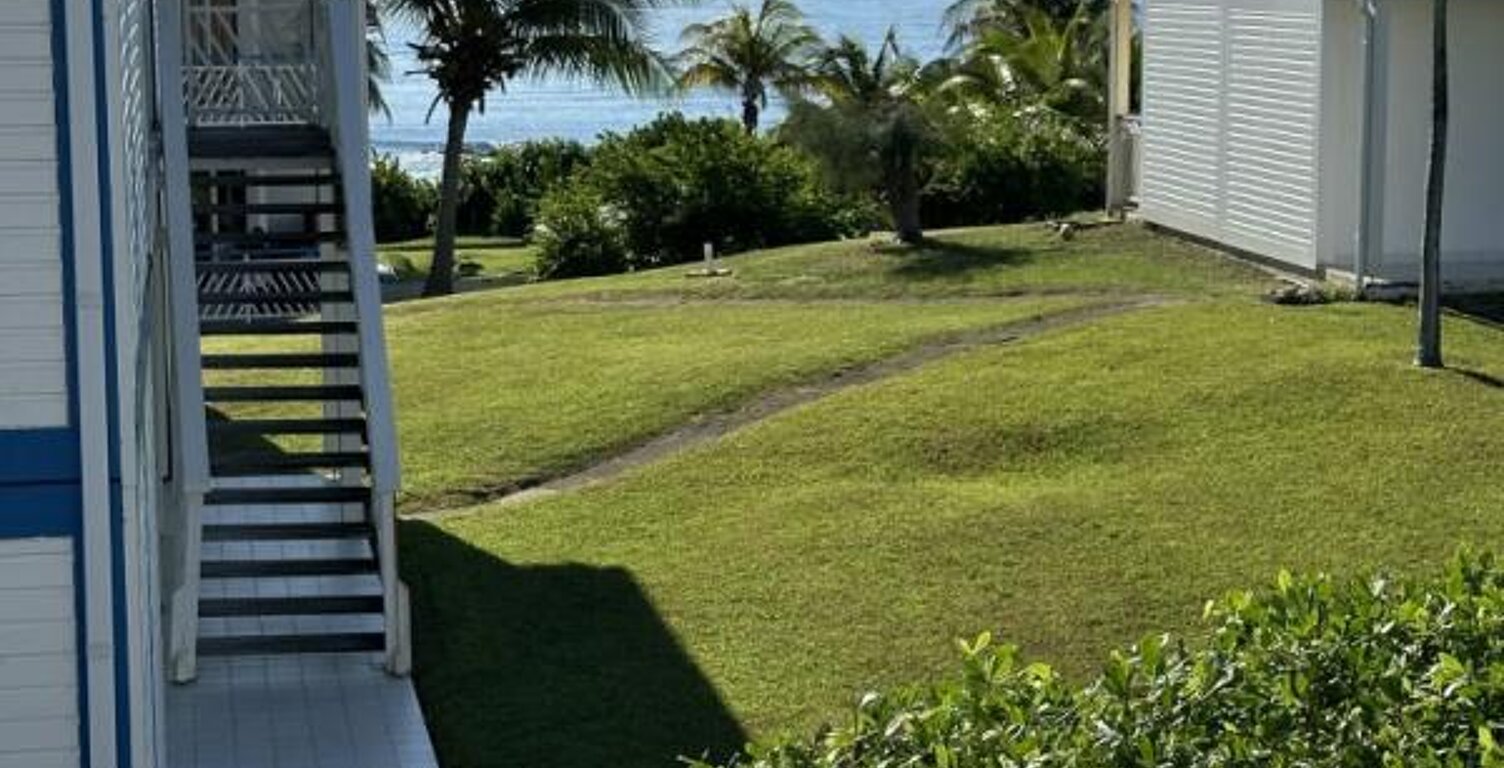 Vue mer, calme et confort: votre studio équipé dans résidence recherchée St François 156 000 euros — photo 1