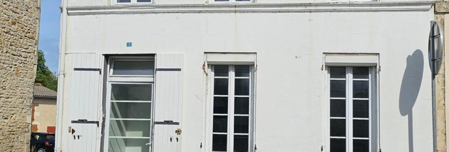 Maison 10 Pièces 246 m² à vendre à Saint-Hilaire-de-Villefranche (17770)