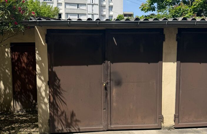 BOX DANS COUR — photo 2
