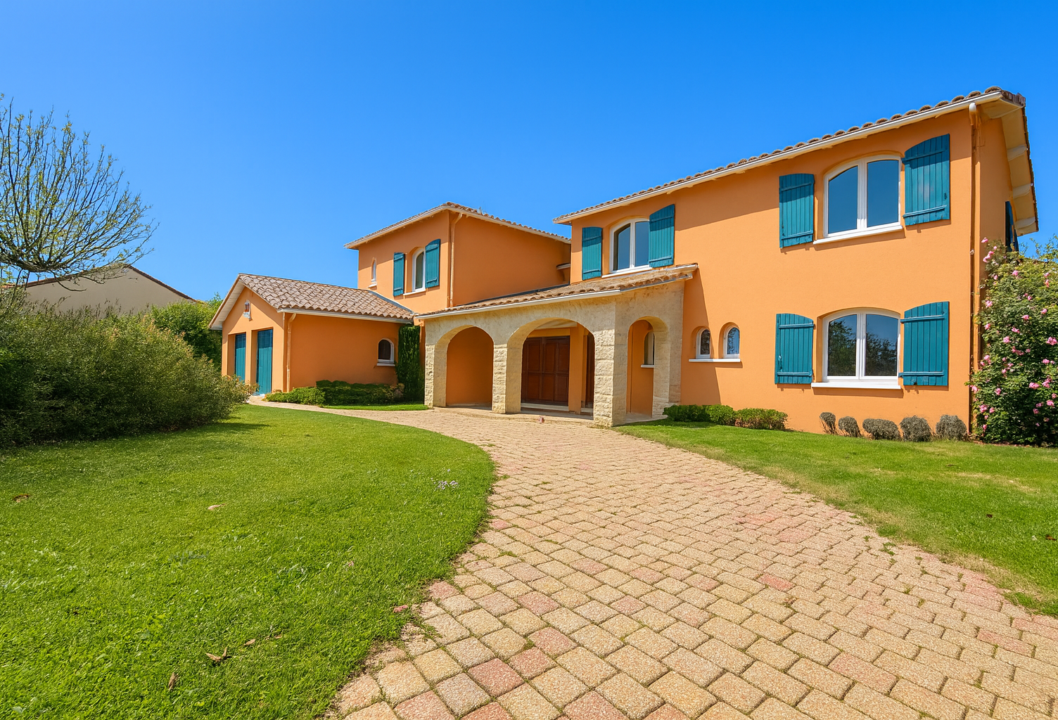 Maison de 344m2 sur terrain de 2567m2 à Séreilhac — photo 1