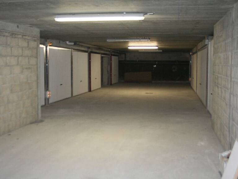 Garage   — photo 1