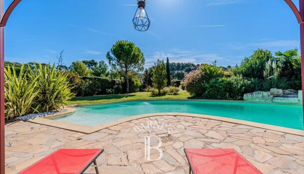 Villa / Maison 8 pièces  à vendre Aix-en-Provence 13100