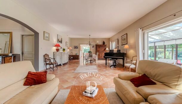 Villa / Maison 8 pièces  à vendre Aix-en-Provence 13100