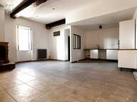Appartement de type T3 refait à neuf en centre ville de Bour — photo 2