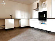 Appartement de type T3 refait à neuf en centre ville de Bour — photo 3