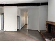 Appartement de type T3 refait à neuf en centre ville de Bour — photo 4